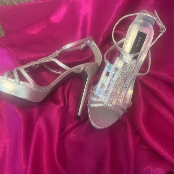 Jenanne Beker size 8 silver heels with unique glass like jewls. Ankle straps - Picture 3 of 6